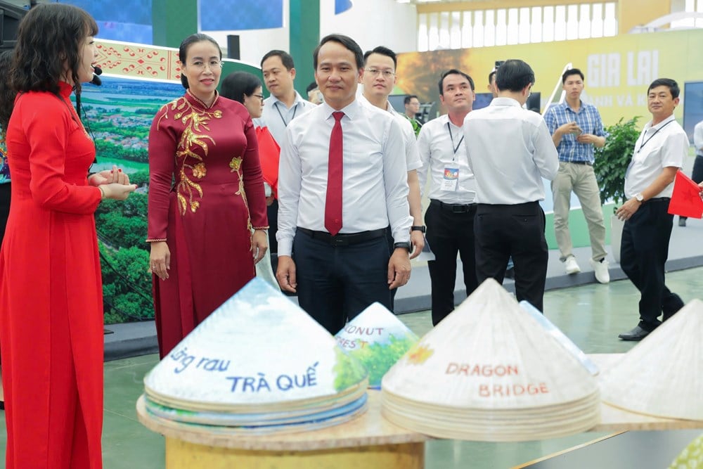 Da Nang beeindruckt mit Technologiestand auf der National Achievement Exhibition – Foto 7