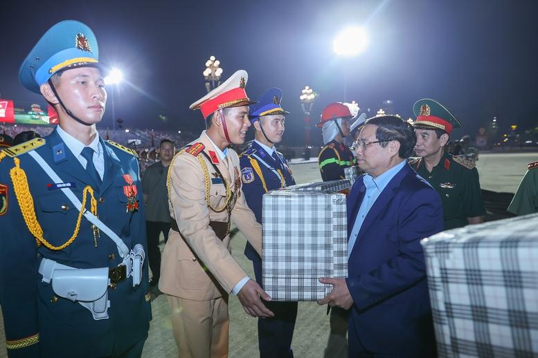 Sơ duyệt Diễu binh, diễu hành A80: Thể hiện khí thế hào hùng, sức mạnh của lực lượng vũ trang nhân dân- Ảnh 1.
