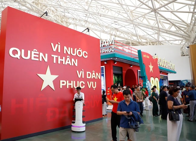 Ngươi dân hào hứng tham dự Triển lãm “80 năm hành trình Độc lập – Tự do – Hạnh phúc”  - Ảnh 11.