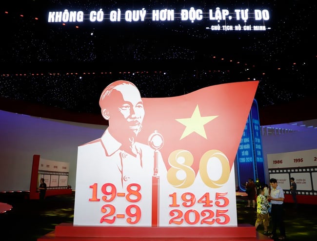 Ngươi dân hào hứng tham dự Triển lãm “80 năm hành trình Độc lập – Tự do – Hạnh phúc”  - Ảnh 4.