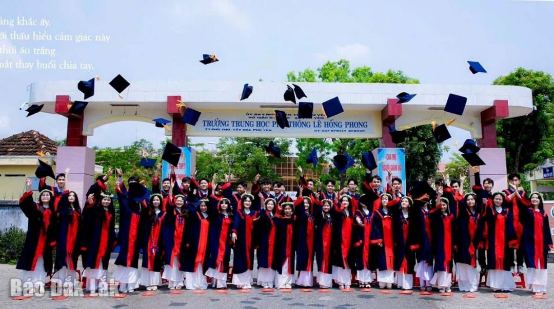 Trường THPT số 2 Lê Hồng Phong (xã Tây Hòa) đã được UBND tỉnh đổi tên thành Trường THPT Lê Hồng Phong. 