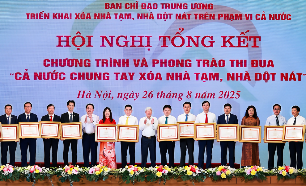 HDBank nhận Bằng khen của Thủ tướng nhờ đóng góp trong chương trình xóa nhà tạm, dột nát - 1