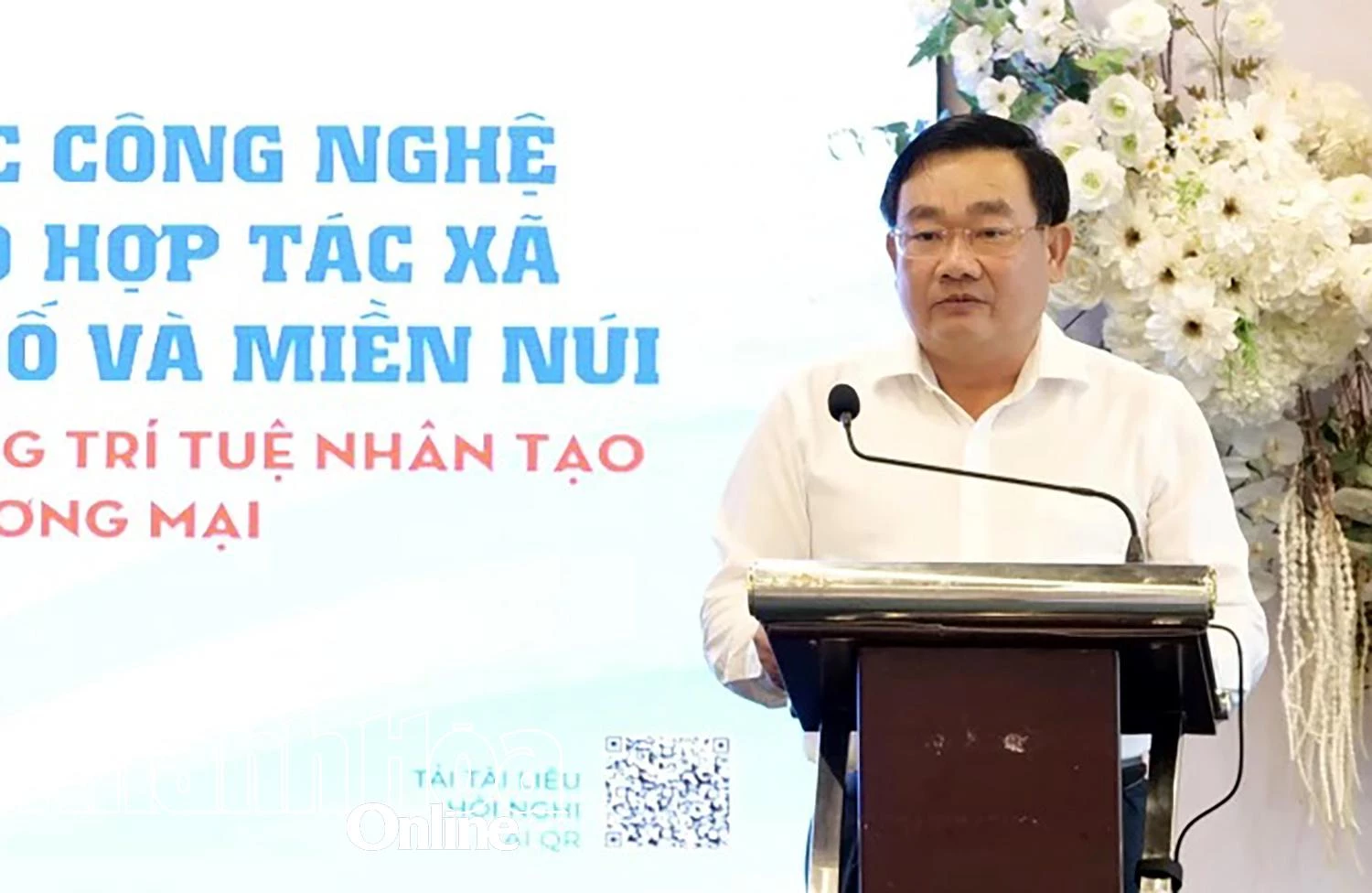Đồng chí Trịnh Minh Hoàng - Phó Chủ tịch UBND tỉnh phát biểu tại hội nghị.