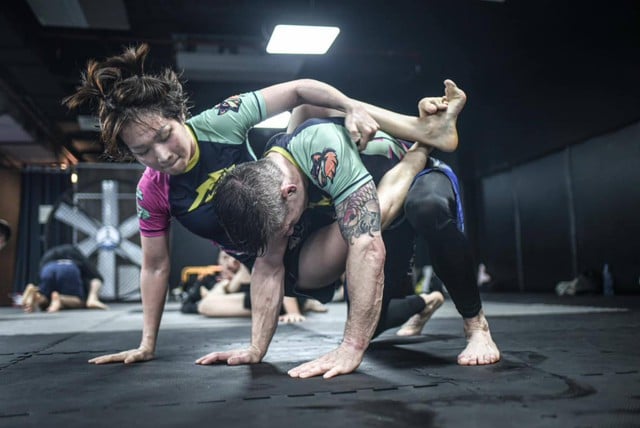 Cận cảnh ‘cô gái MMA’ gây bão mạng, học võ để đủ khả năng tự vệ
- Ảnh 3.