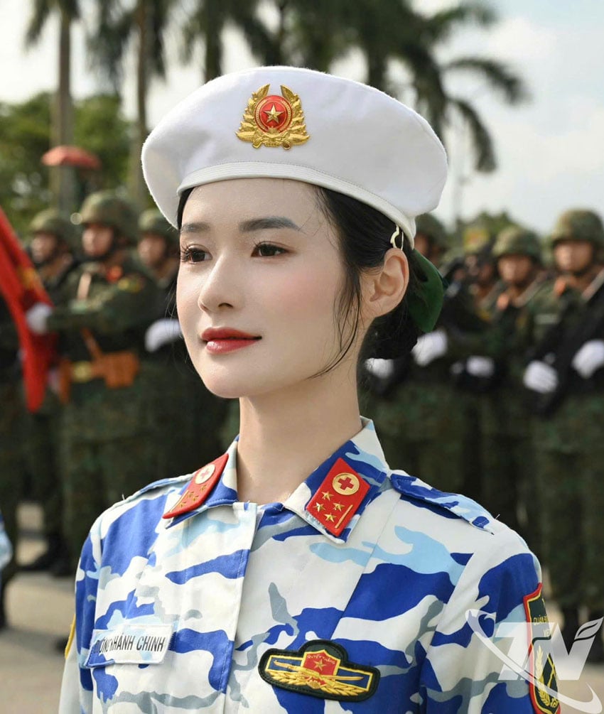 ทหารหญิง Duong Khanh Chinh สร้างความฮือฮาด้วยความงามอันบริสุทธิ์ของเธอ