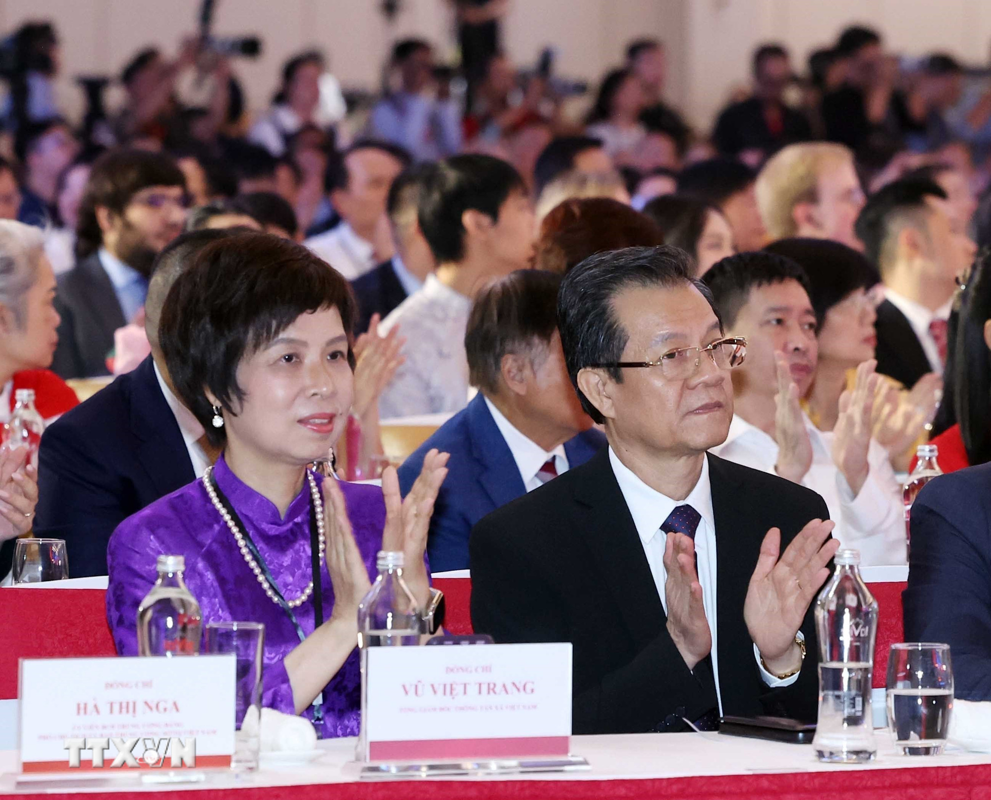 ttxvn-tong-bi-thu-va-thu-tuong-du-le-khai-mac-trien-lam-80-nam-hanh-trinh-doc-lap-tu-do-hanh-phuc-8239784-3.jpg