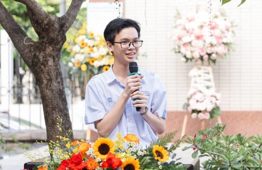 Thủ khoa 30/30 điểm, học 10 tiếng/ngày, quyết không đi làm thêm - 1