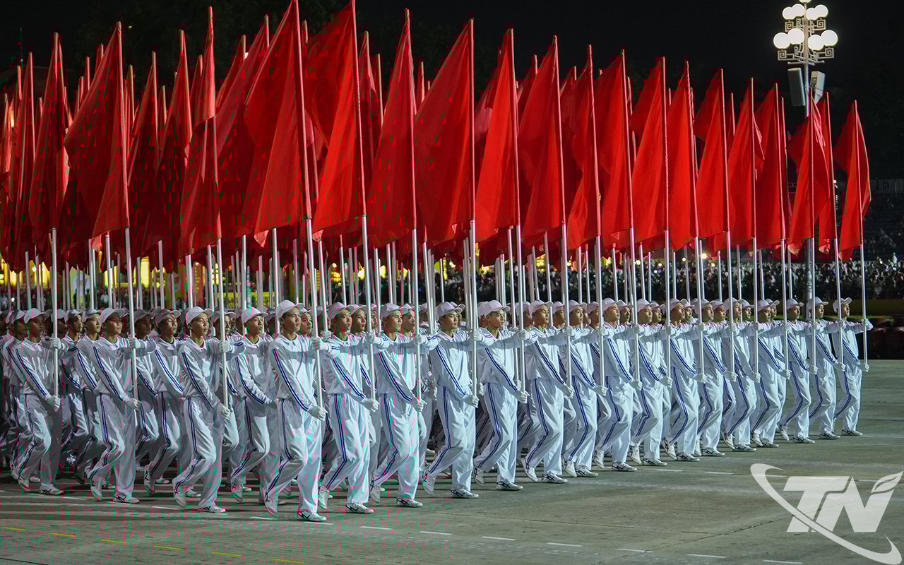 Khối hồng kỳ tham gia sơ duyệt