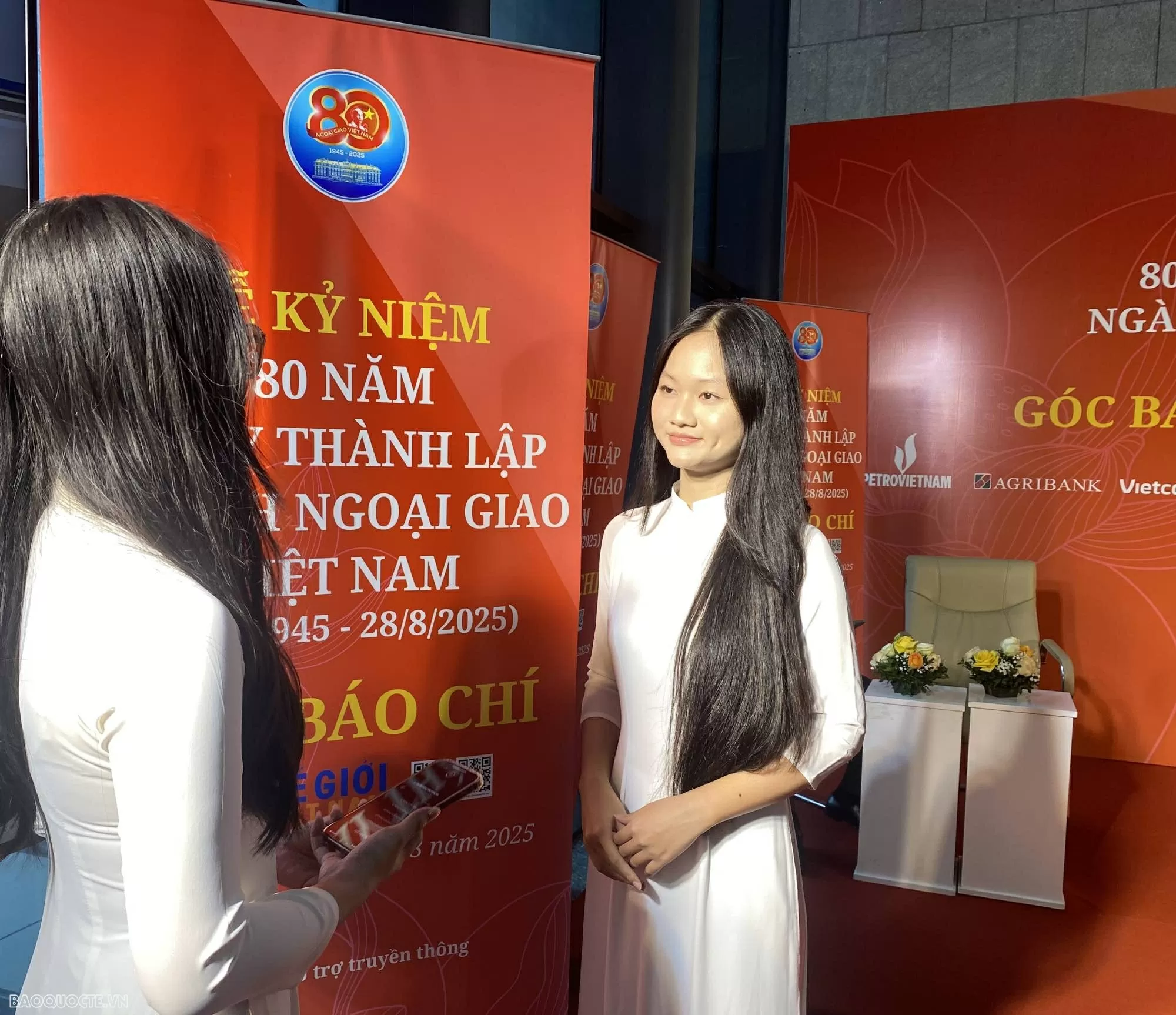 Giới trẻ nghĩ gì về ngoại giao