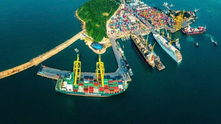 Cảng Đà Nẵng, đầu mối giao thương quan trọng cho các tỉnh miền Trung-Tây Nguyên và hành lang kinh tế Đông-Tây qua Lào, Thái Lan, Myanmar -Ảnh: NHANDAN.VN