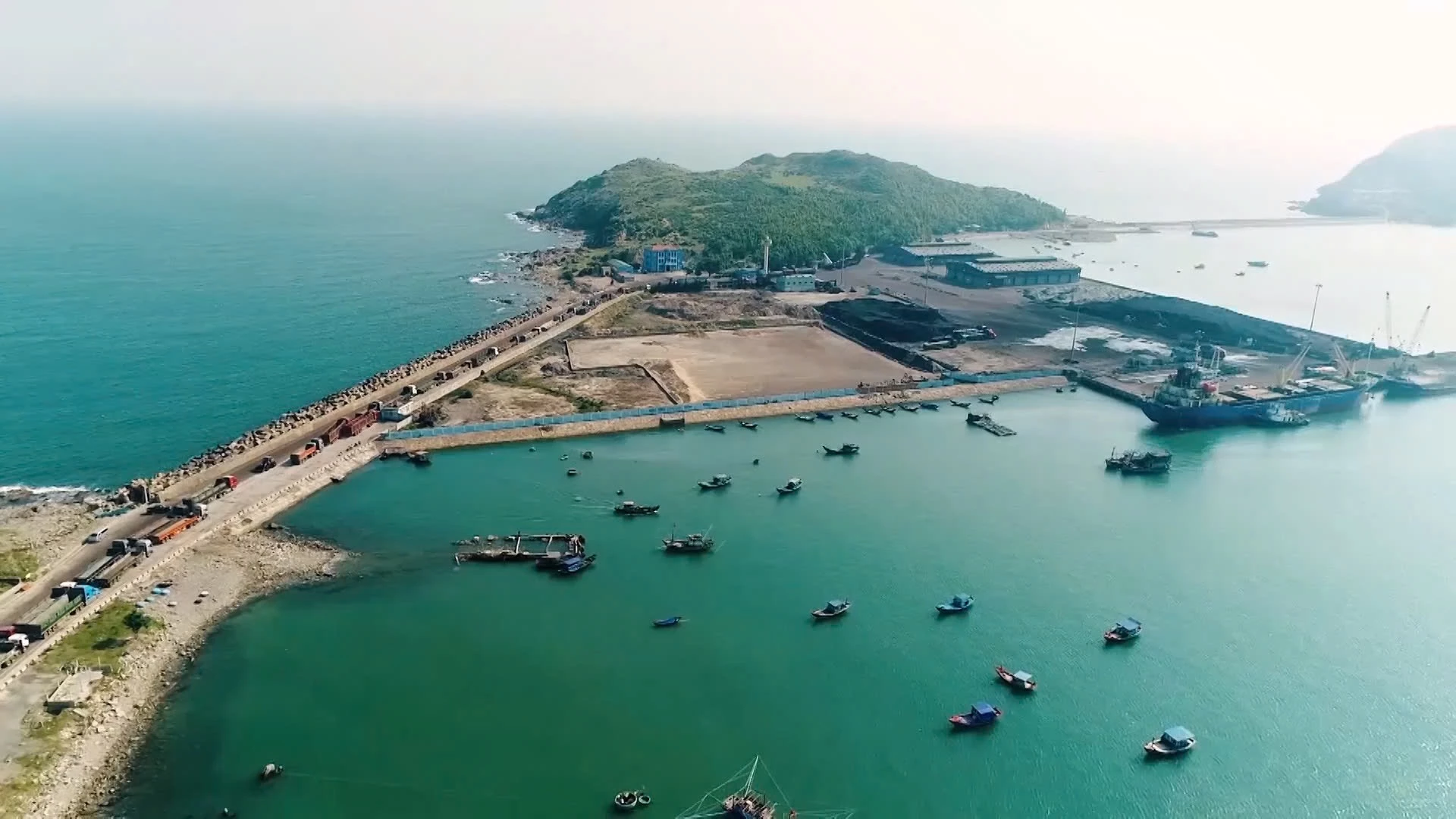 ท่าเรือฮอนลามีส่วนสนับสนุนสำคัญในการส่งเสริมการพัฒนาเศรษฐกิจและสังคมของจังหวัด