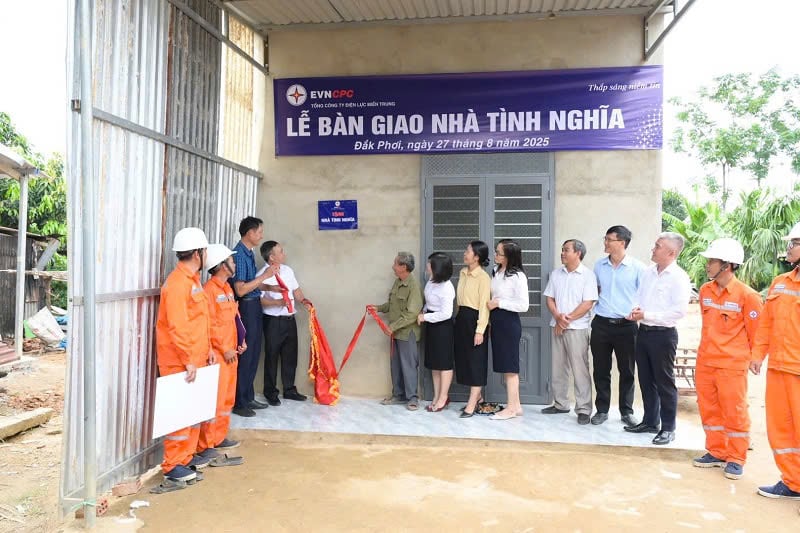 พิธีเปิดบ้านใหม่ของครอบครัวนายพัน วัน ลอย - เทศบาลดั๊ก ฟอย