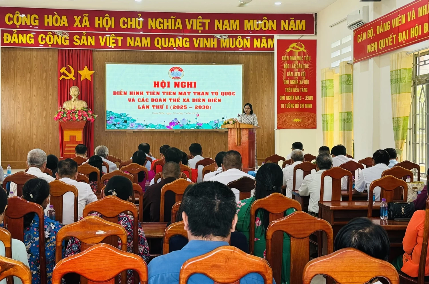 Quang cảnh hội nghị.
