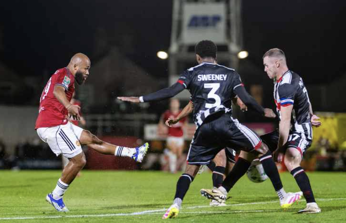 Grimsby tạo cú sốc lịch sử, loại Man United khỏi League Cup- Ảnh 3.