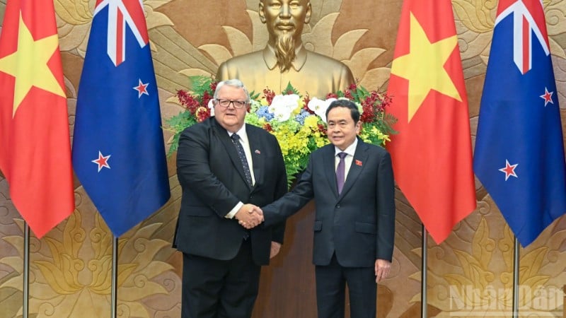 ประธานรัฐสภา Tran Thanh Man และประธานรัฐสภานิวซีแลนด์ Gerry Brownlee ในระหว่างการเจรจา