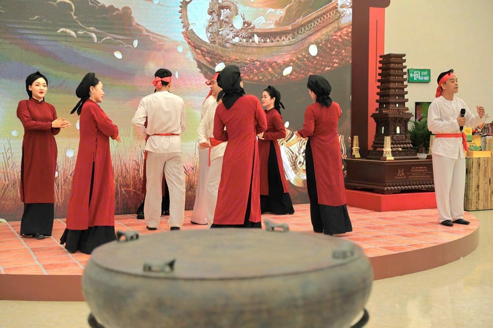 Thousands of people from all over the country flocked to the Exhibition '80 Years of Journey of Independence - Freedom - Happiness' - photo 17