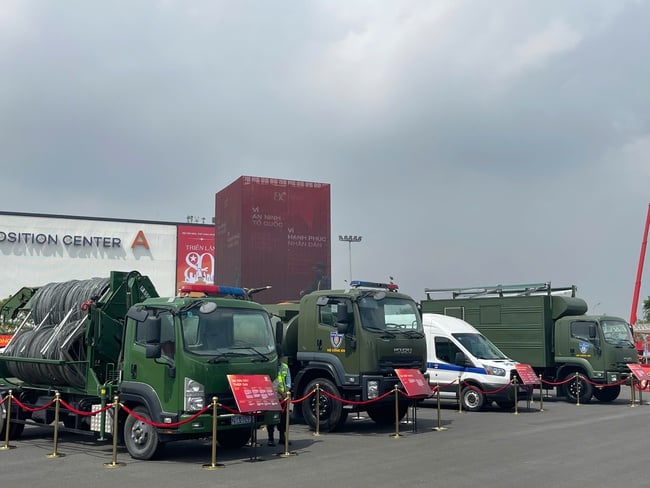 Khám phá khu trưng bày ngoài trời của Bộ Công an tại Triển lãm thành tựu đất nước “80 năm hành trình Độc lập - Tự do - Hạnh phúc” - Ảnh 3.