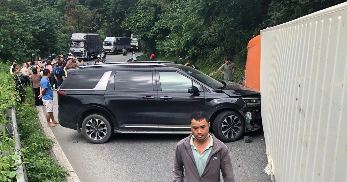 Xe container gặp nạn, chắn ngang đèo Bảo Lộc