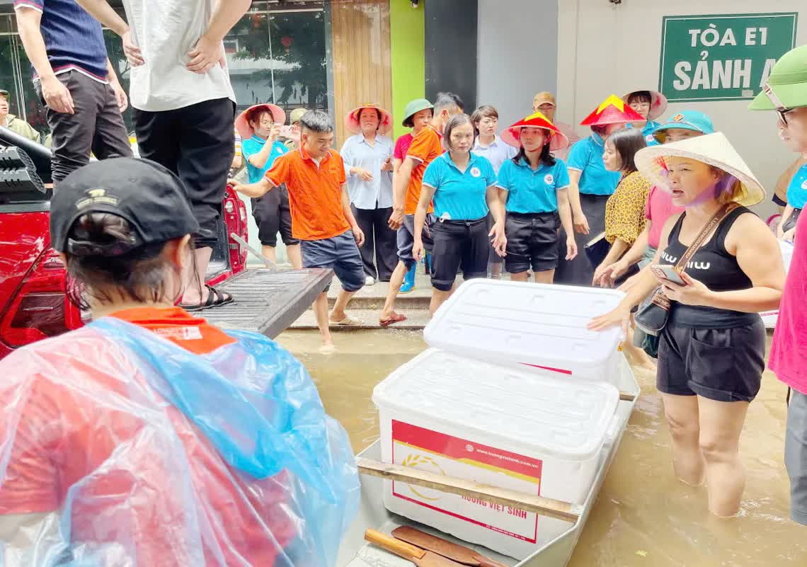 Phường Đông Ngạc kịp thời hỗ trợ người dân cơn bão số 5- Ảnh 10.