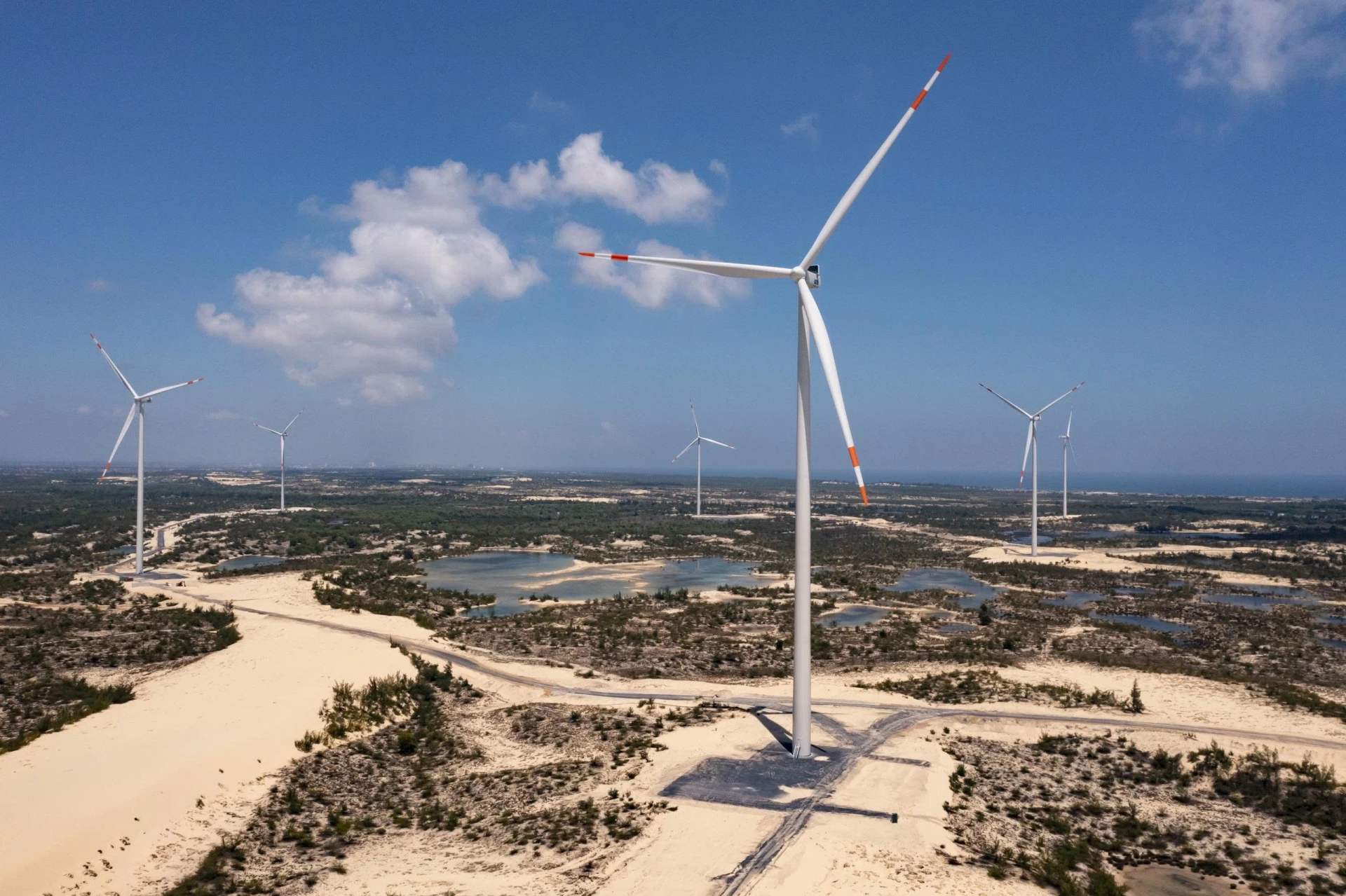 มุมหนึ่งของโครงการ B&T Wind Farm Cluster