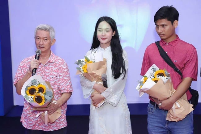 Đạo diễn, dàn diễn viên "Đào, Phở và Piano" giao lưu cùng khán giả - Ảnh 1.