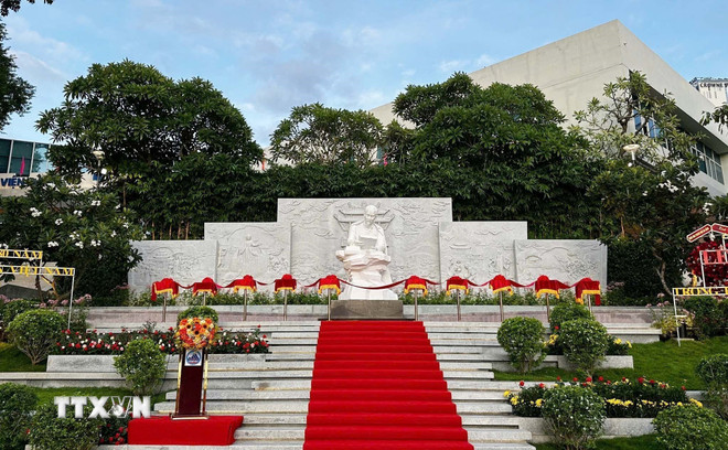 ttxvn-da-nang-khanh-thanh-cong-trinh-tuong-bac-ho-8240192-2.jpg