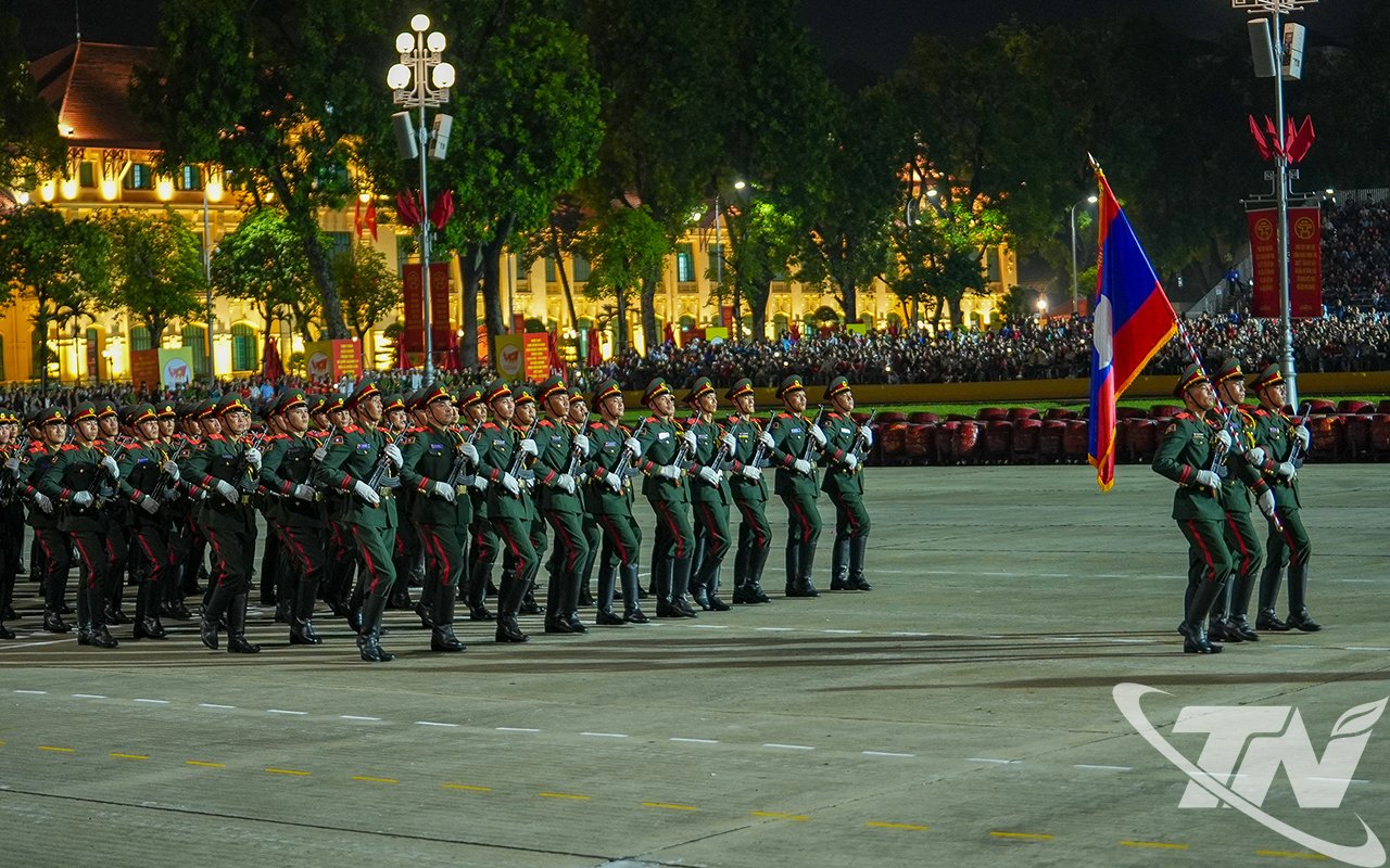 Khối quân đội nhân dân Lào tham gia sơ duyệt