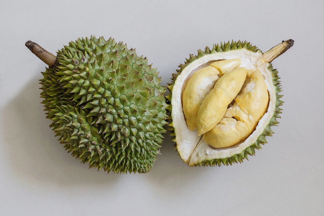 Durian price today August 27: Ri6 price drops, Thai durian hits 100,000 VND/kg