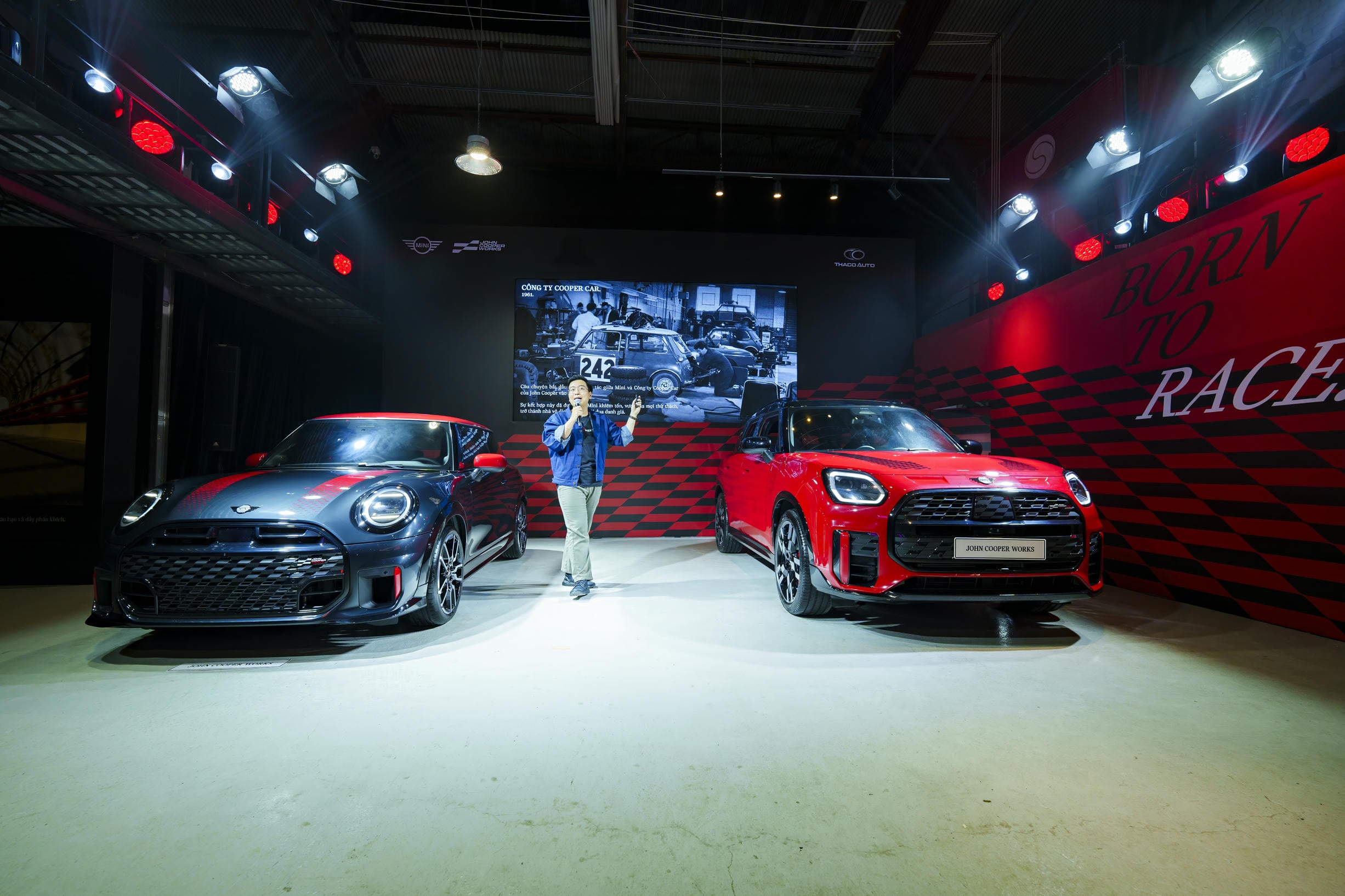 4. يتميز الجيل الجديد من منتجات MINI JCW بدرجتي اللون الأحمر والأسود الرياضيتين