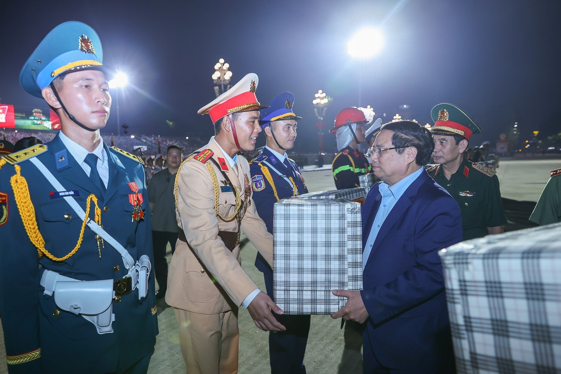 Diễu binh, diễu hành A80: Thể hiện khí thế hào hùng, sức mạnh của lực lượng vũ trang nhân dân- Ảnh 1.