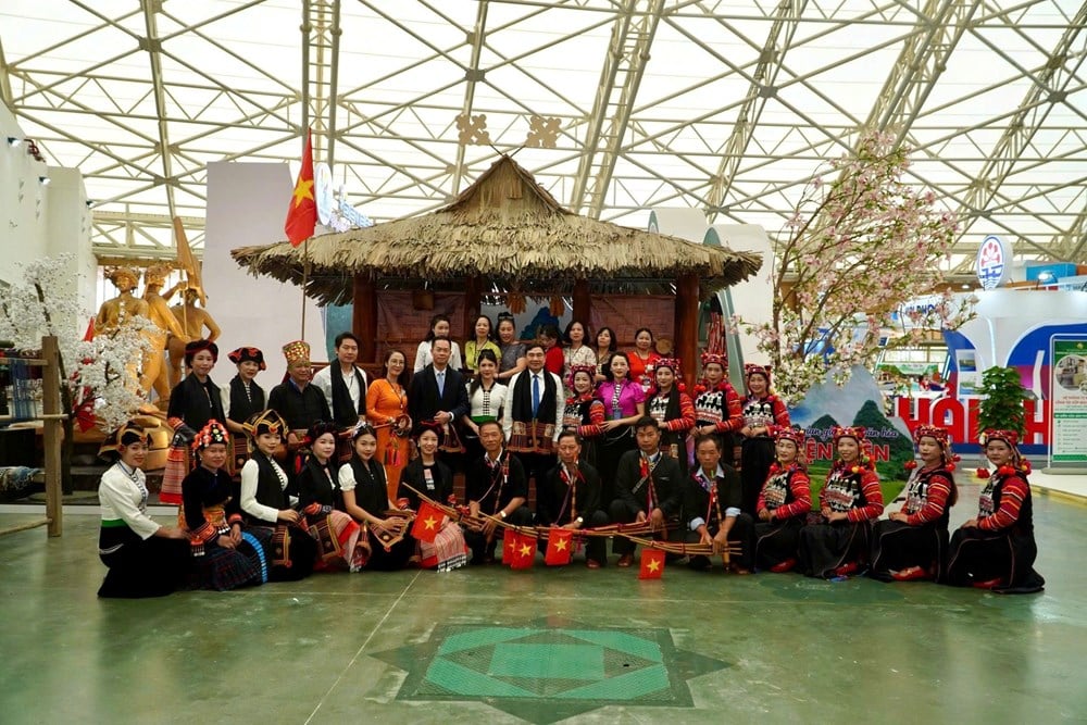 Les couleurs de Dien Bien à l'Exposition nationale des réalisations attirent les touristes - photo 1