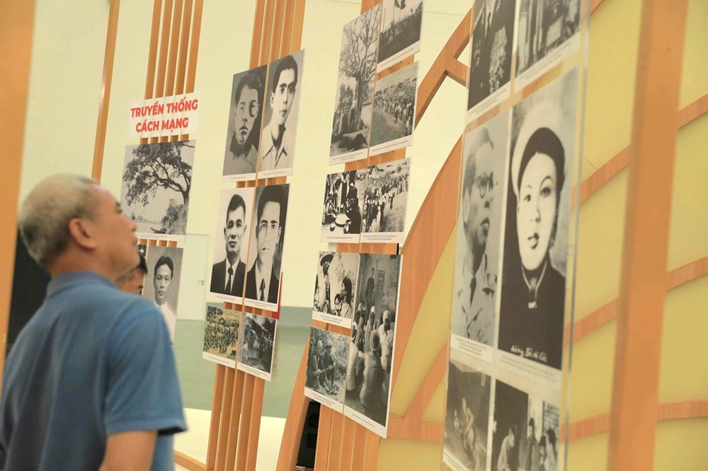 Thousands of people from all over the country flocked to the Exhibition '80 Years of Journey of Independence - Freedom - Happiness' - photo 12