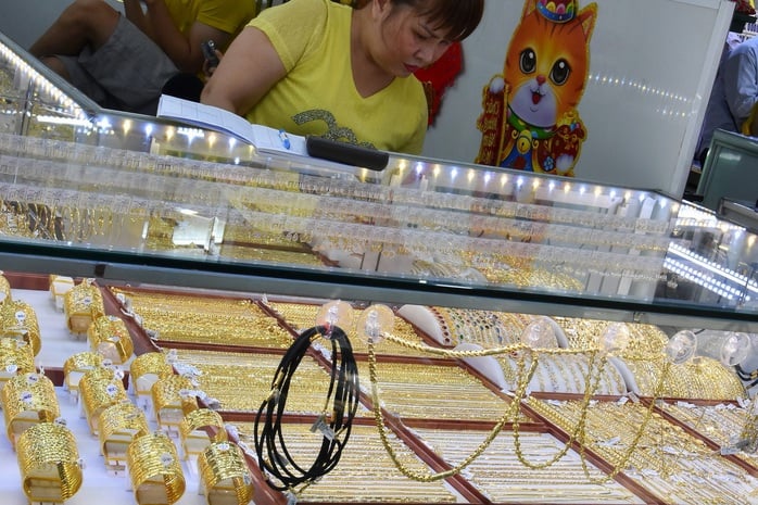 Giá vàng miếng SJC tăng vọt , đạt đỉnh mới trong ngày 28 - 8 - Ảnh 2.