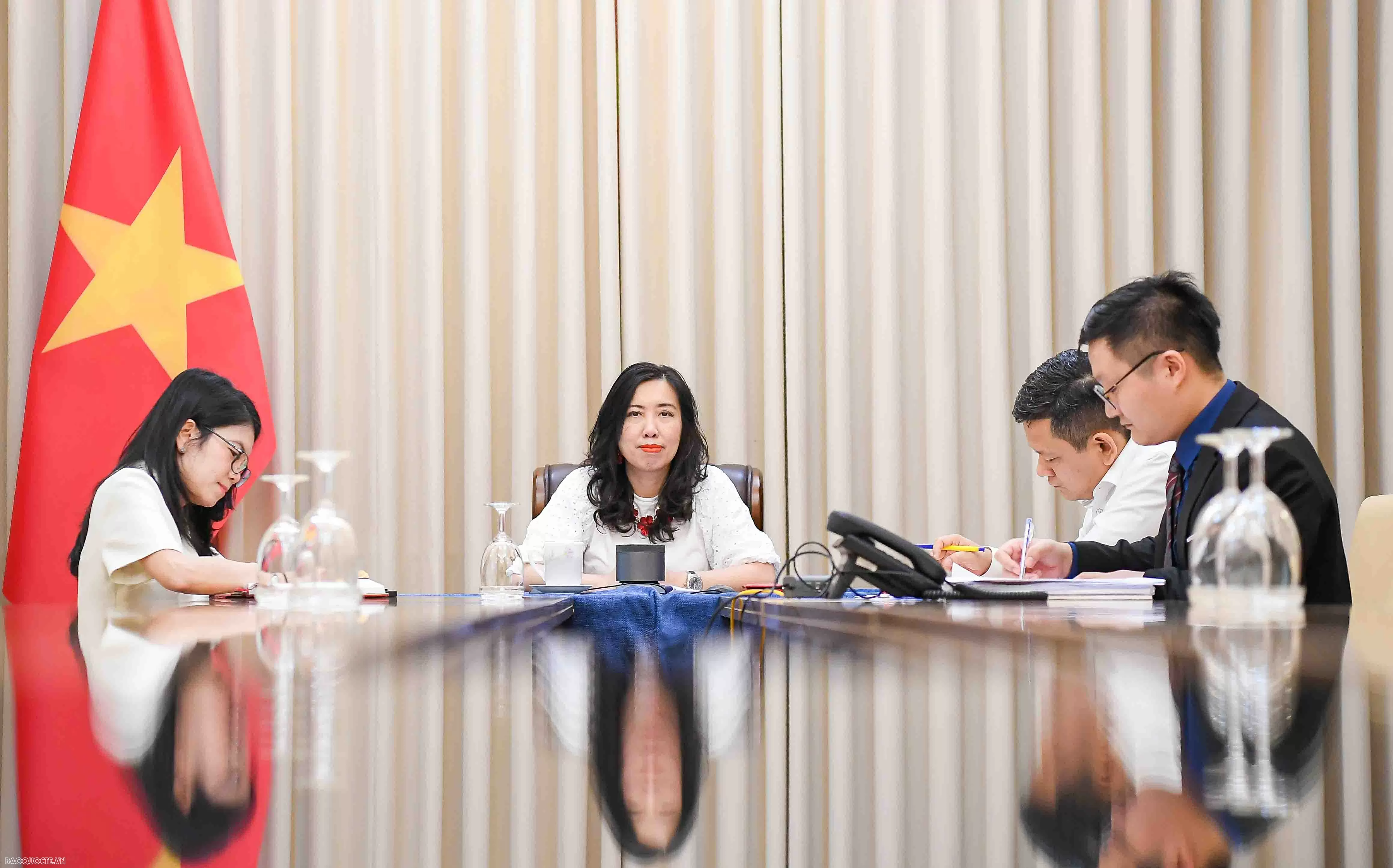 thứ trưởng ngoại giao Lê thị thu hằng
