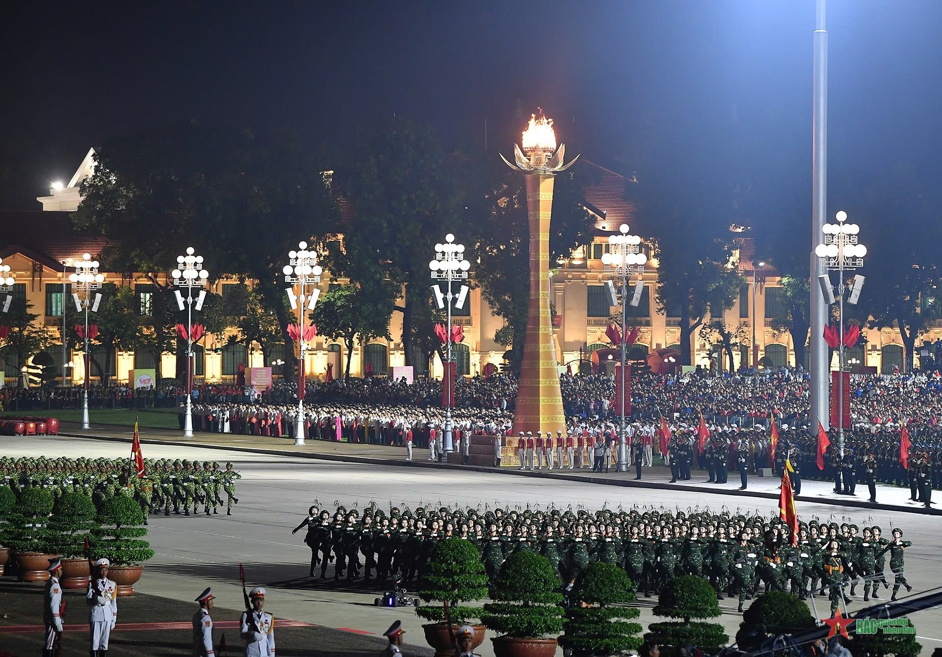 Phấn khởi, vinh dự và tự hào là Người Việt Nam