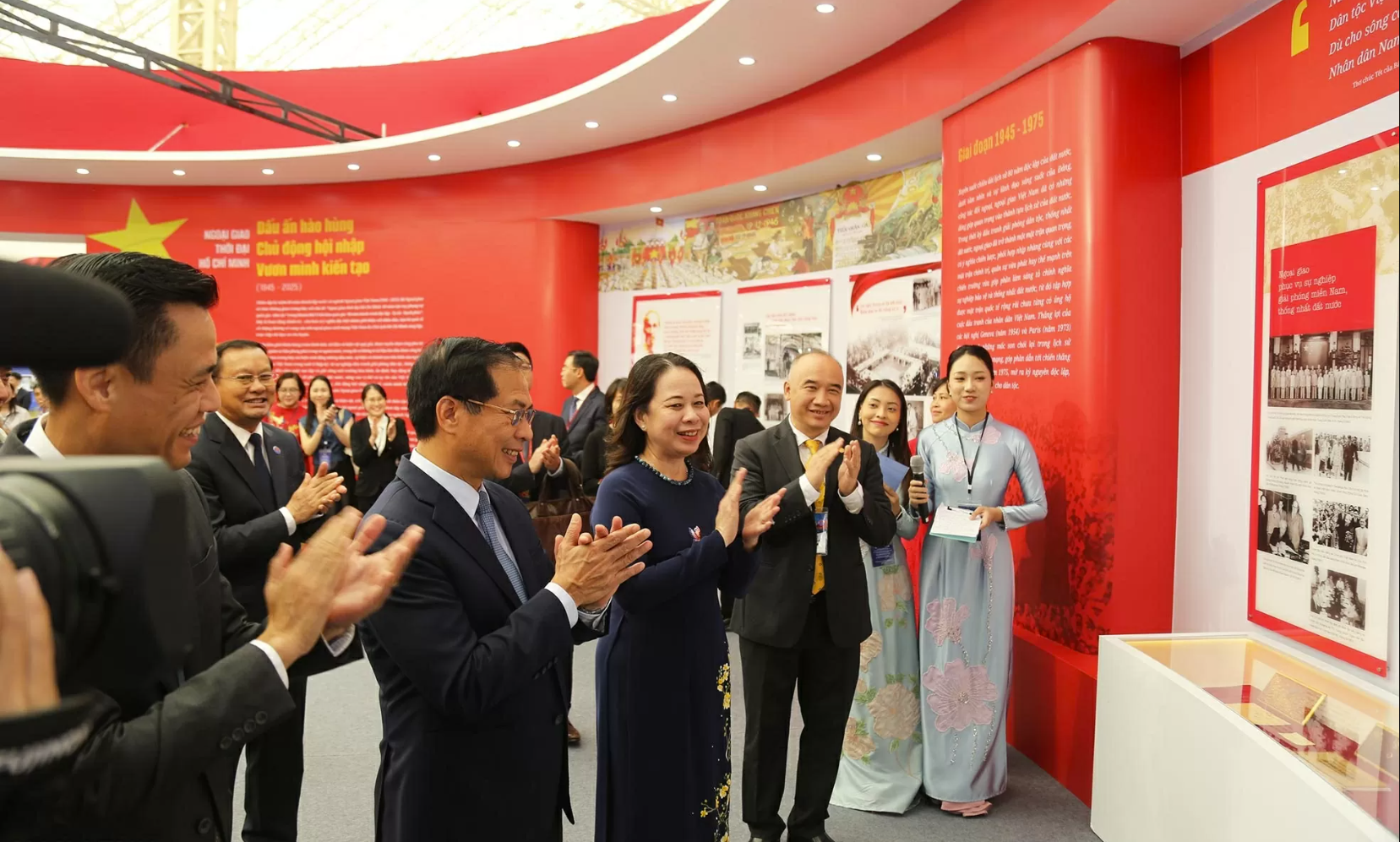 Chùm ảnh: Lãnh đạo Đảng, Nhà nước tham quan Triển lãm '80 năm hành trình Độc lập - Tự do - Hạnh phúc'- Ảnh 11.