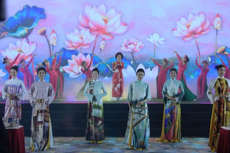 Perdana Menteri: Pameran 80 tahun ini menghormati sejarah yang gemilang, menyebarkan patriotisme, kebanggaan, dan aspirasi bangsa untuk bangkit - Foto 16.