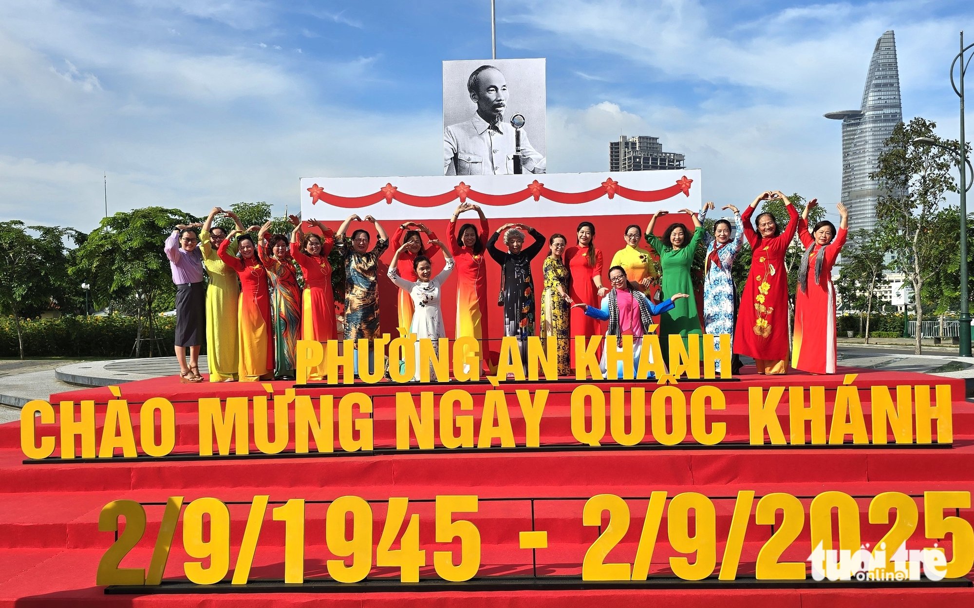 TP.HCM: Trao nhiều huy hiệu Đảng dịp Quốc khánh - Ảnh 1.