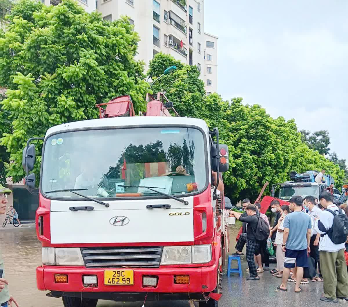 Phường Đông Ngạc kịp thời hỗ trợ người dân cơn bão số 5- Ảnh 12.