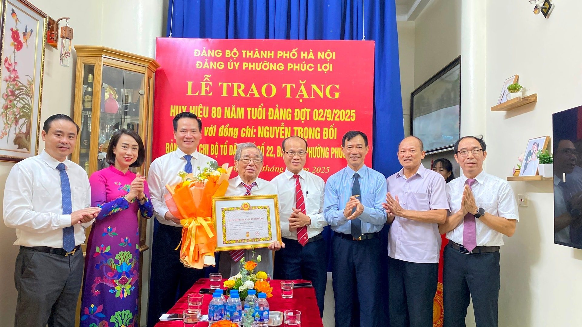 Trao Huy hiệu 80 năm tuổi Đảng tặng đồng chí Nguyễn Trọng Đối- Ảnh 1.
