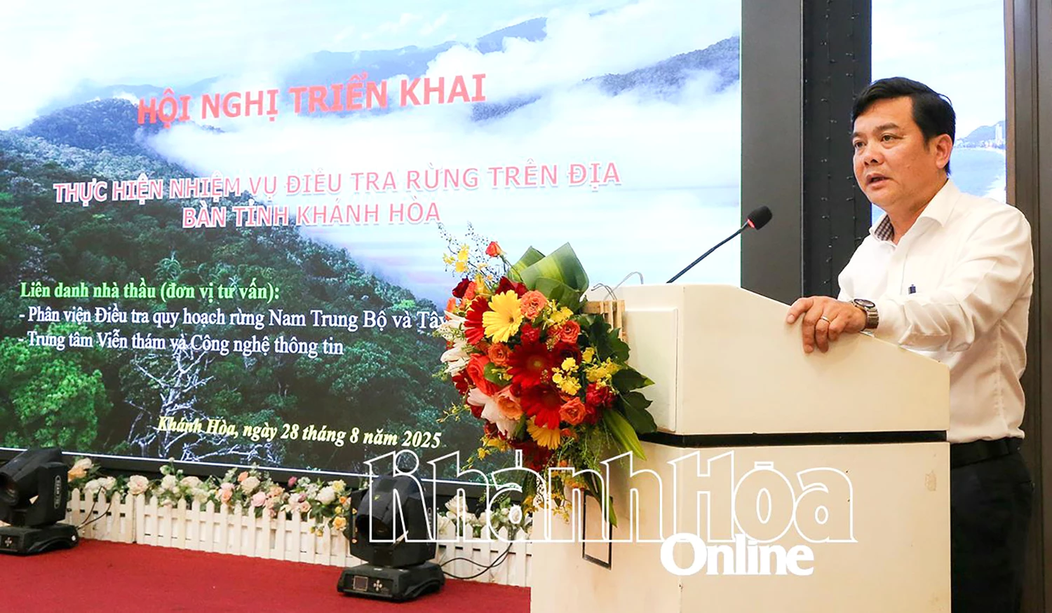 Genosse Tran Ngoc Hieu, stellvertretender Direktor des Ministeriums für Landwirtschaft und Umwelt, hielt eine Rede, in der er die Umsetzung der Walduntersuchungsaufgaben in der Provinz anleitete.