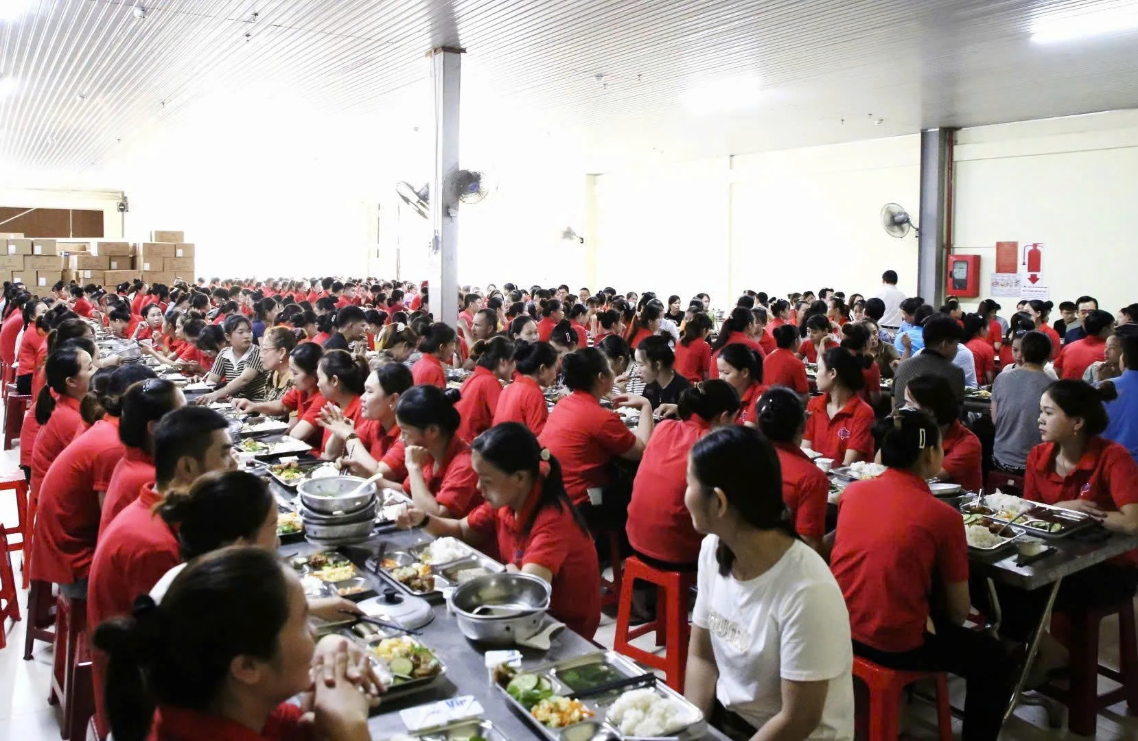 “Bữa cơm công đoàn” ở các doanh nghiệp diễn ra trong không khí ấm cúng, vui tươi - Ảnh: K.S 