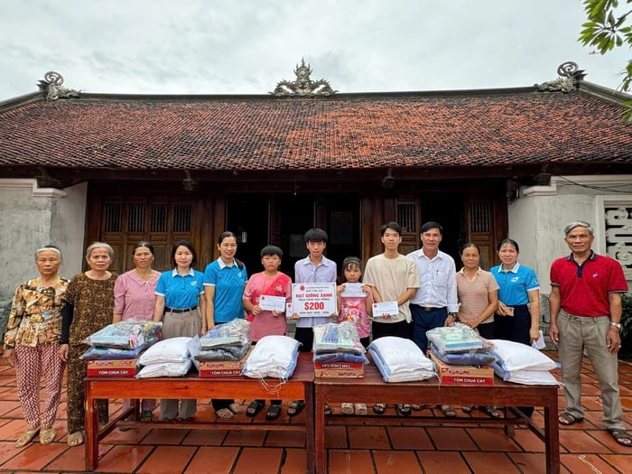 Hội LHPN tỉnh Thanh Hoá trao quà cho trẻ mồ côi nhân dịp năm học mới - Ảnh 4.