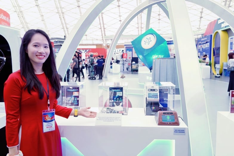 Robot, máy bay không người lái 