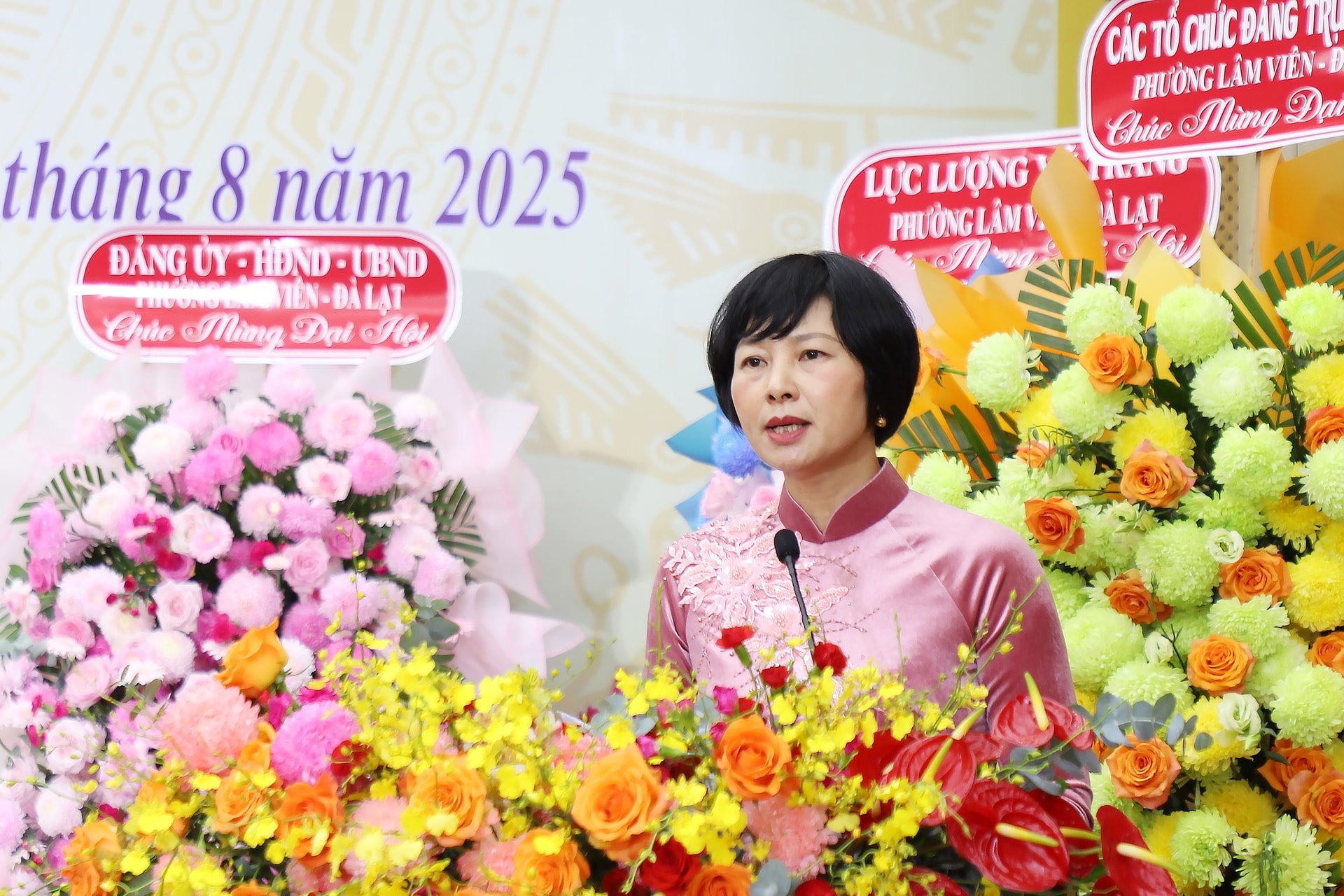 សមមិត្ត Pham Thi Phuc អនុលេខាគណៈកម្មាធិការបក្សខេត្ត ប្រធានគណៈកម្មាធិការរណសិរ្សមាតុភូមិវៀតណាមខេត្ត Lam Dong បានស្នើថា មូលដ្ឋានផ្អែកលើស្ថានភាពជាក់ស្តែង រៀបចំមហាសន្និបាតសមស្រប ប៉ុន្តែនៅតែត្រូវអនុវត្តតាមការណែនាំរបស់រដ្ឋាភិបាលមជ្ឈឹមយ៉ាងជិតស្និទ្ធ។