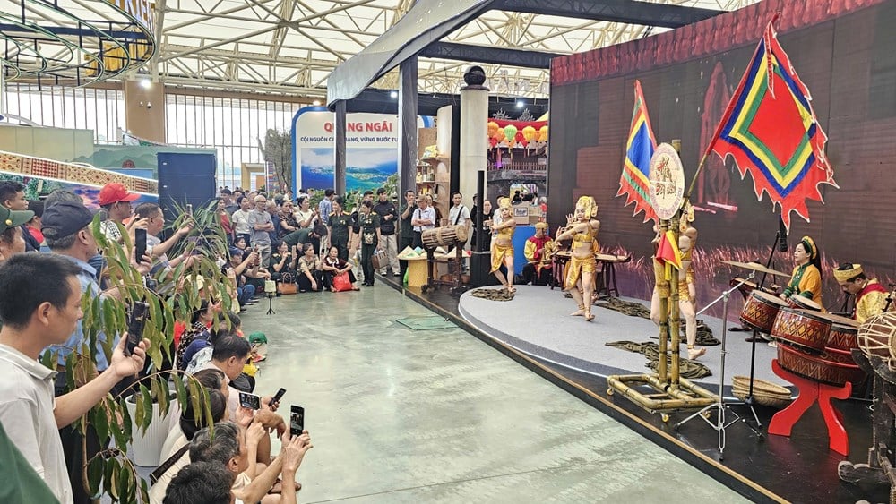Thousands of people from all over the country flocked to the Exhibition '80 Years of Journey of Independence - Freedom - Happiness' - photo 3