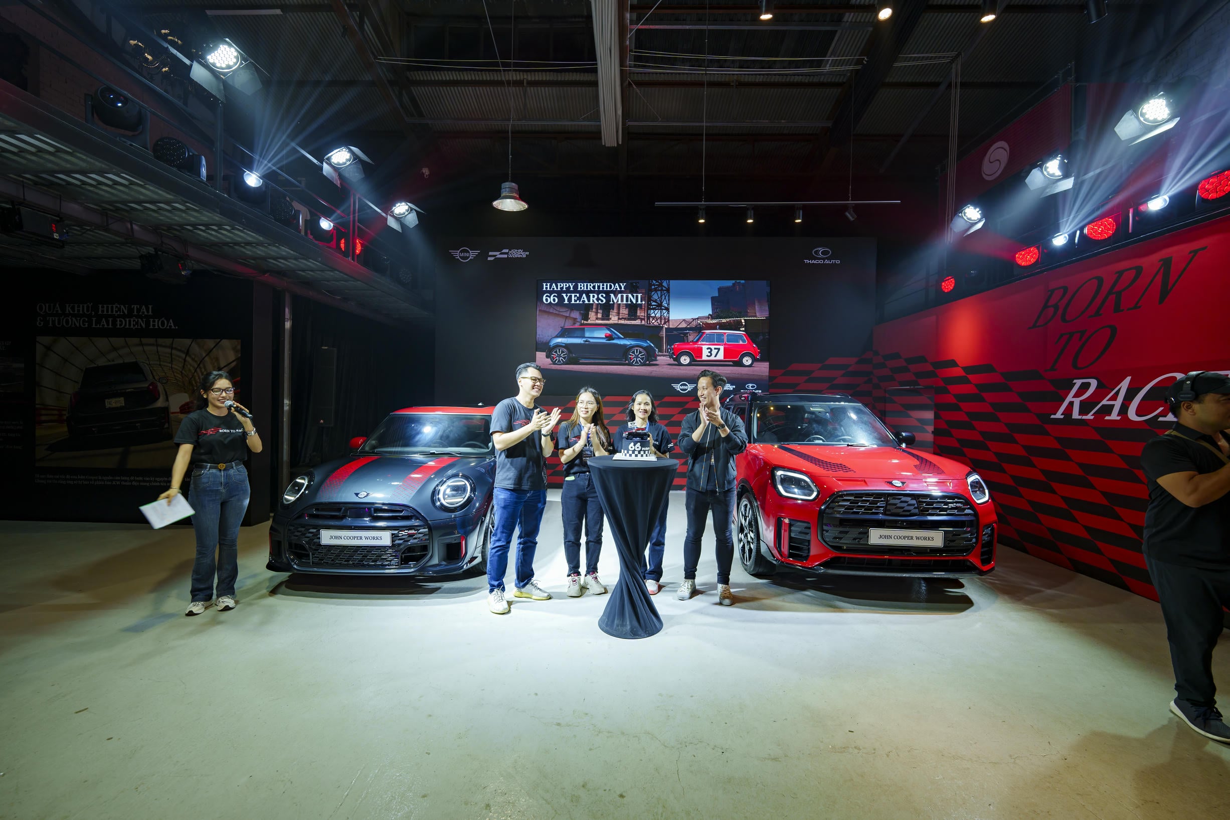 1. قدمت شركة THACO AUTO رسميًا الجيل الجديد من MINI John Cooper Works duo في السوق الفيتنامية