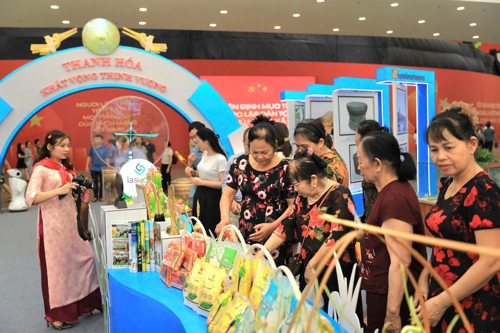 Thousands of people from all over the country flocked to the Exhibition '80 Years of Journey of Independence - Freedom - Happiness' - photo 10