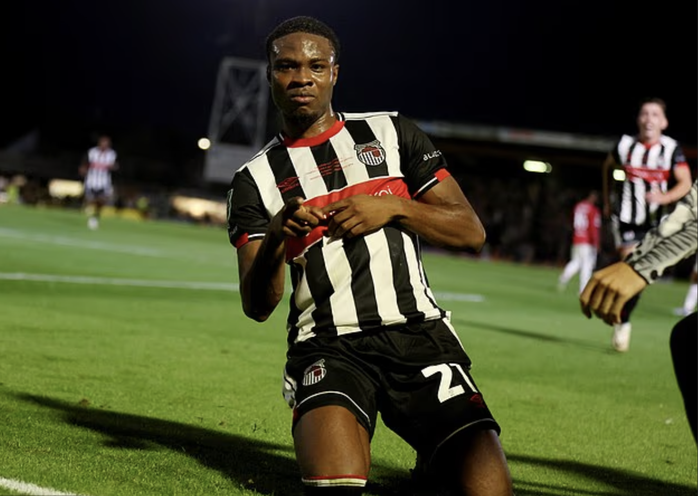Grimsby tạo cú sốc lịch sử, loại Man United khỏi League Cup- Ảnh 2.