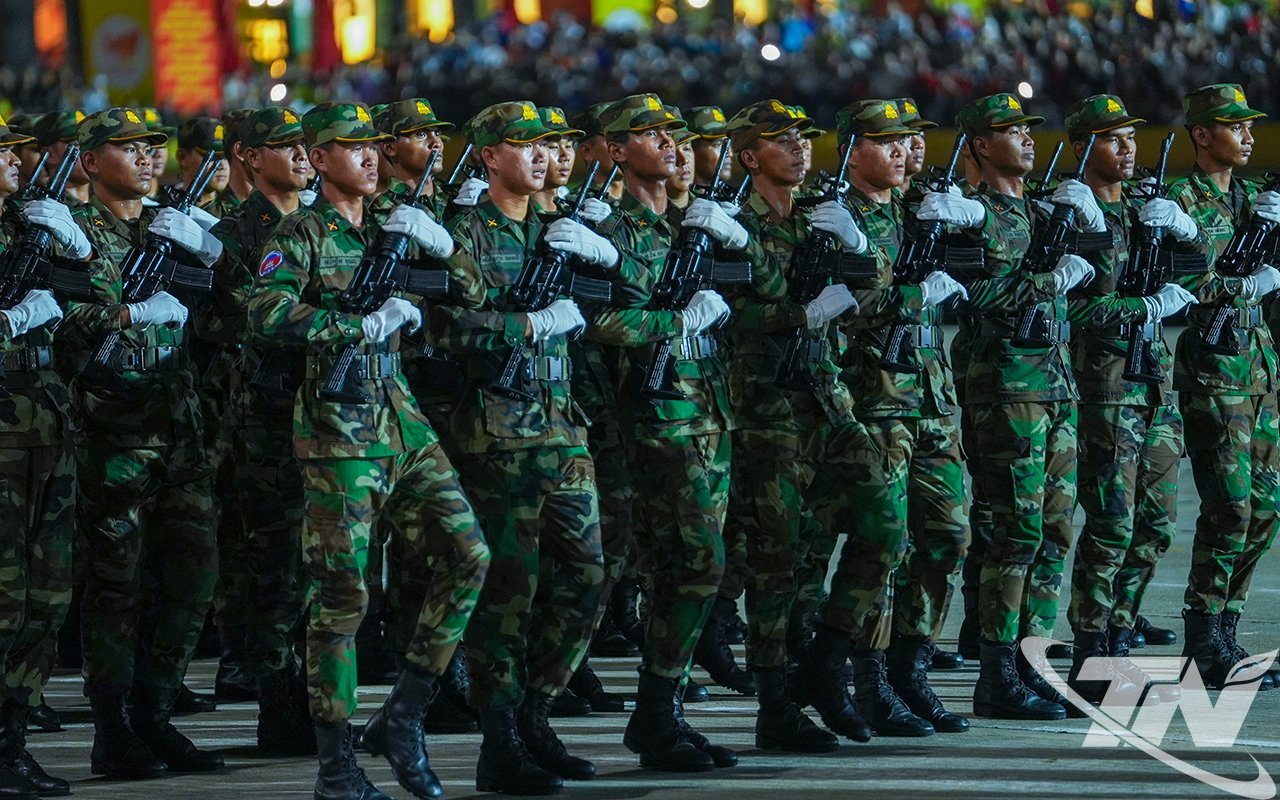 Khối quân đội Hoàng gia Campuchia tham gia sơ duyệt